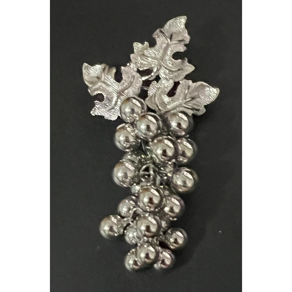 VINTAGE brooch LEAVES AND grapes pin fashion art